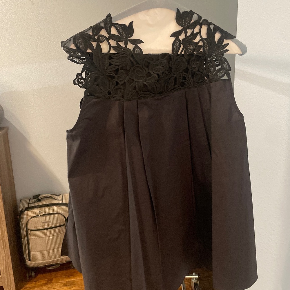 Psophia sleeveless black lace ship top